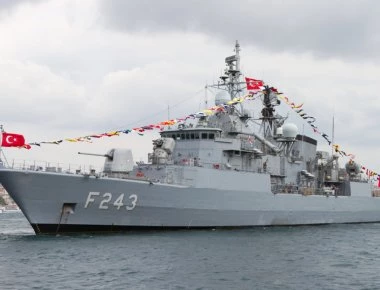 Συνεχίζονται οι προκλήσεις: Τουρκικά πολεμικά πλοία παρενόχλησαν κυπριακό αλιευτικό